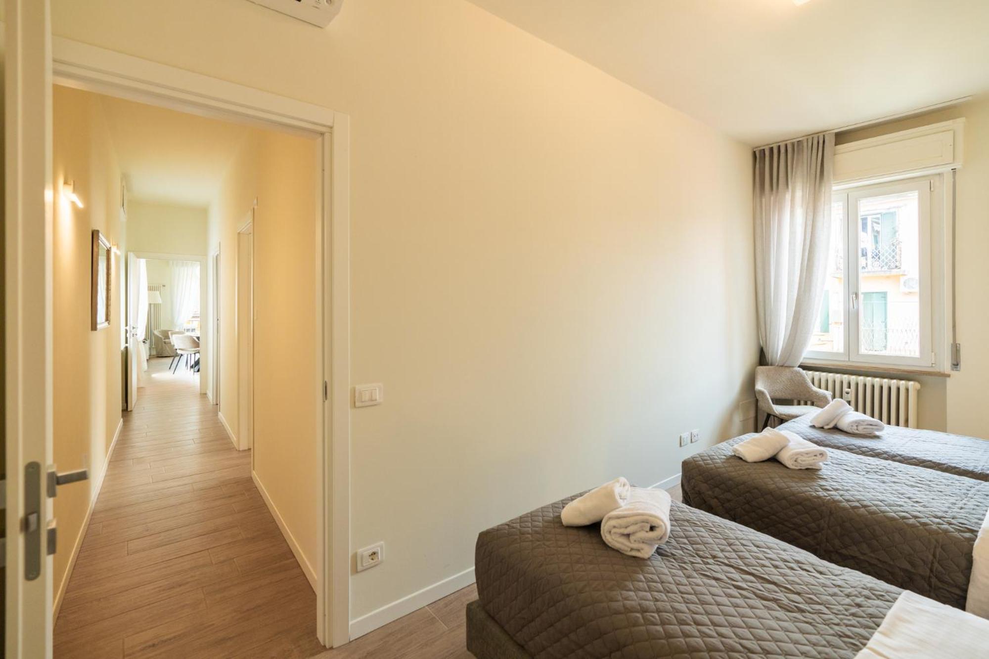 Domus Verona - Ampia Residenza Filippini A Pochi Passi Dall'Arena 객실 사진